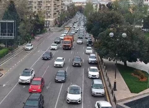 Bakının bir çox yollarında tıxac müşahidə edilir – SİYAHI
