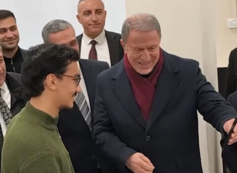 Hulusi Akarın Qarabağ Universitetinin tələbəsi ilə səmimi söhbəti… – VİDEO