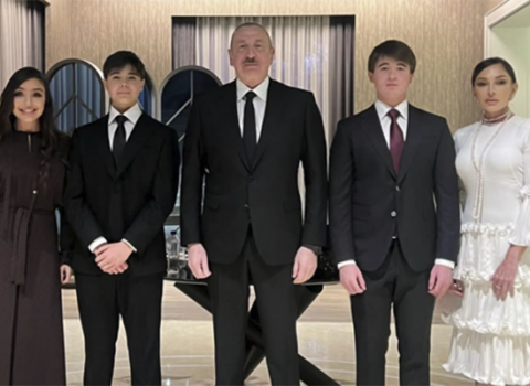 Prezident ailə üzvləri ilə Antalyada – FOTOLAR