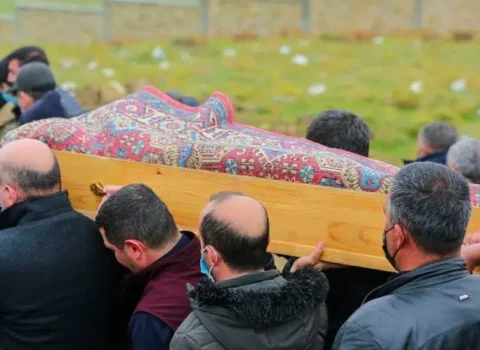 Bölgələrdə ilginc adət – Bu yolla ruhun qayıtmasına əngəl olurlar