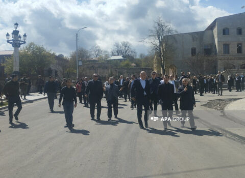 Hikmət Hacıyev onları Şuşa ilə tanış etdi – Foto