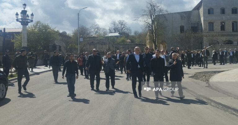 Hikmət Hacıyev onları Şuşa ilə tanış etdi – Foto