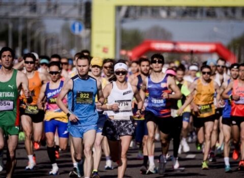 Marafon iştirakçıları yarış zamanı dünyasını dəyişdi
