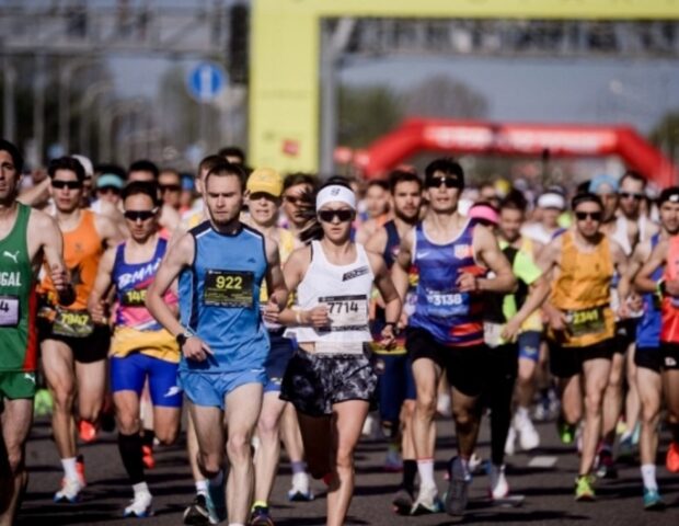 Marafon iştirakçıları yarış zamanı dünyasını dəyişdi