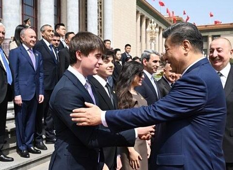 Prezidentin nəvələri Çin lideri ilə görüşdü – Foto