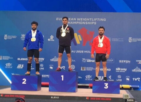 İsa Rüstəmov Avropa çempionatında üç medal qazandı