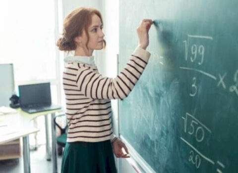 Müəllimlərin əmək müqaviləsi hansı halda uzadıla bilər?