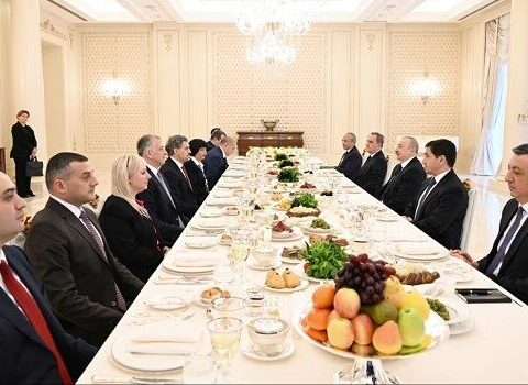 Prezidentlərin nahar əsnasında geniş tərkibdə görüşü oldu