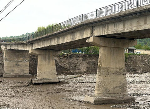 Qubada körpü çökdü, 30-dan çox kəndin yolu bağlandı