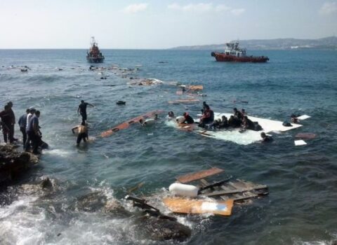 Türkiyə sahillərində miqrant qayığı batdı: ölənlər var