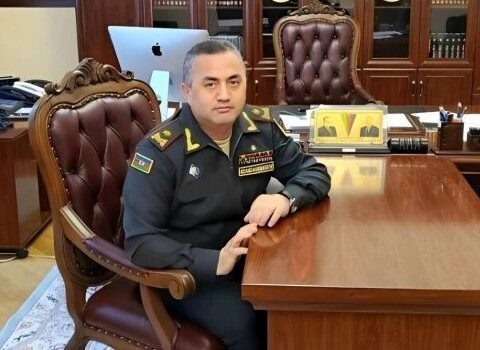Generalın qohumu çimərlik fotoları ilə şantaj edildi