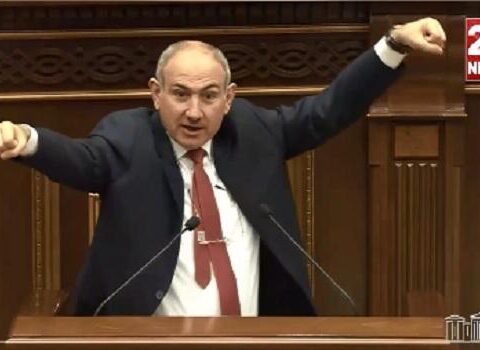 Paşinyanın parlamentdə bu jestləri gündəm oldu – Video