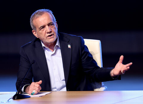Pezeşkian Bibiheybət məscidini ziyarət etdi