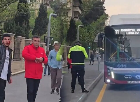Piyadaya yol vermədi, döydü, işdən çıxarıldı – VİDEO