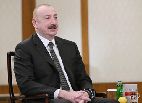 Armudu stəkanda çay, limon və “İstisu”… – FOTOLAR