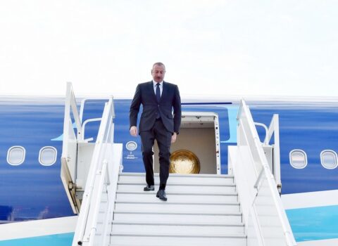 Prezident xanımı ilə Çinə getdi