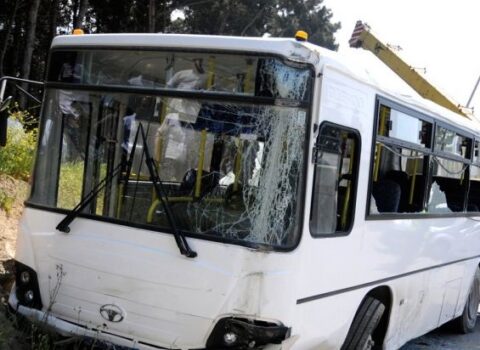Bakıda sərnişin avtobusu hasara çırpıldı – Video