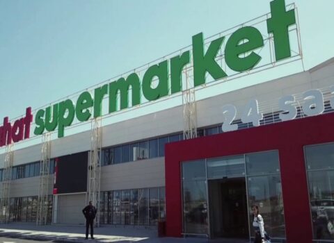 Bu marketdə məhsullar üzərində göstərilən qiymətdən baha satılır