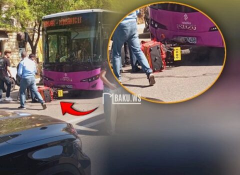Bakıda motosiklet maşınla toqquşub avtobusun təkərləri altına düşdü