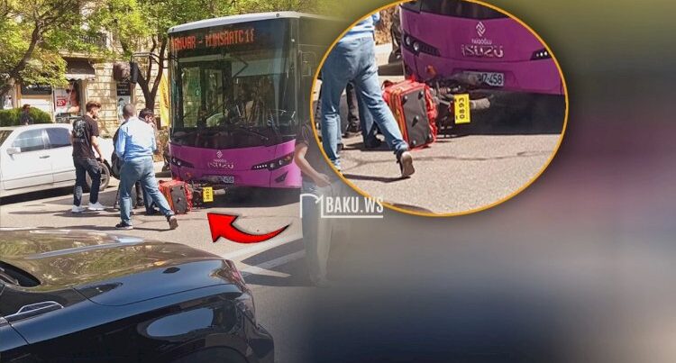 Bakıda motosiklet maşınla toqquşub avtobusun təkərləri altına düşdü