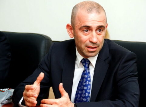 300 minlik saat oğurlayanlara hökm oxundu
