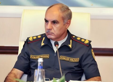 Xanlar Vəliyev kollektivə təqdim edildi