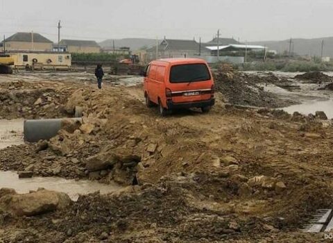 Ödənişli yolu da su basdı – Video