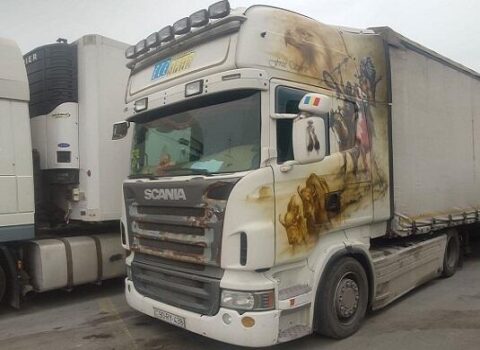 Yük avtomobili elektrik cərəyanına toxundu, sürücü öldü