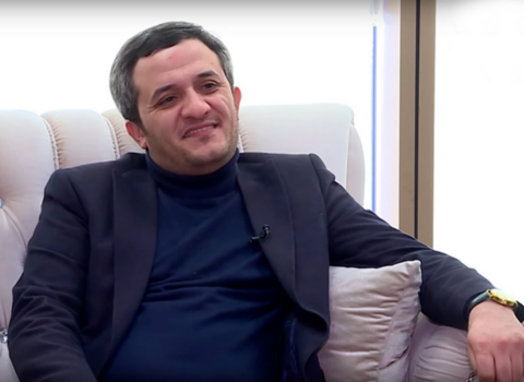 Meyxanaçı azyaşlı oğluna “Range Rover” aldı – VİDEO