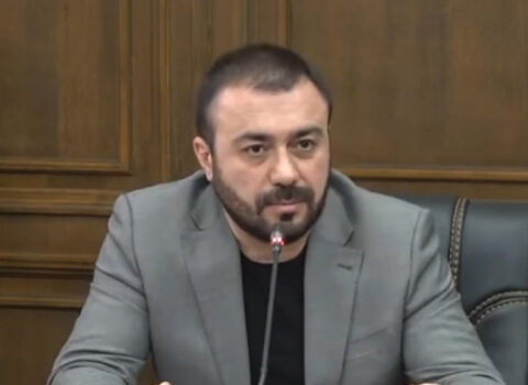 “İrəvan meriyasından daha iki əməkdaşı götürdülər, onlar bu zala yaxınlaşırlar” – Sukiasyan XƏBƏRDARLIQ ETDİ