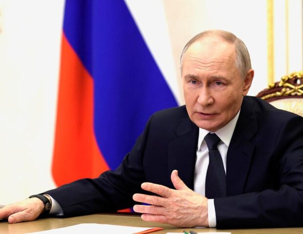 Putin: “Ukraynada zorla aparırlar, bizdə könüllü yazılırlar”