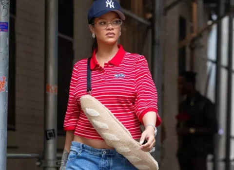 Rihannanın gözoxşayan çantası – FOTO