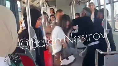 “BakuBus”da ata qızını döydü – VİDEO
