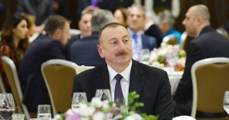 Əliyevin şərəfinə verilən ziyafətin menyusu diqqət çəkdi – Foto