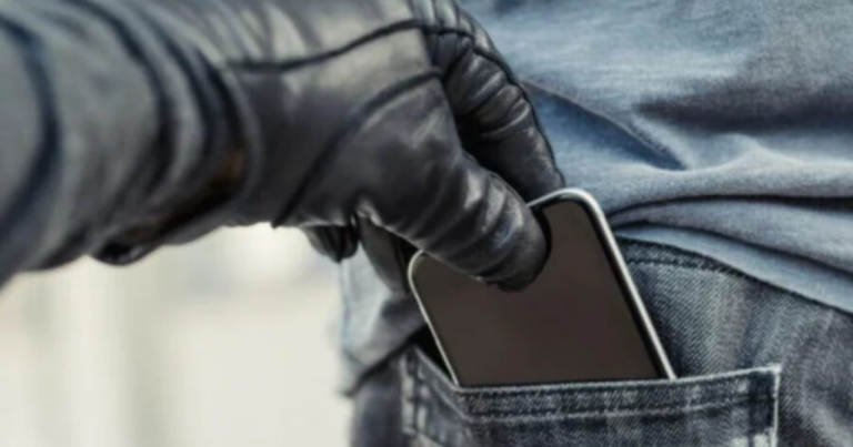 Paytaxtda 3600 manatlıq telefon oğurlandı Paytaxtda 3600 manatlıq telefon oğurlandı