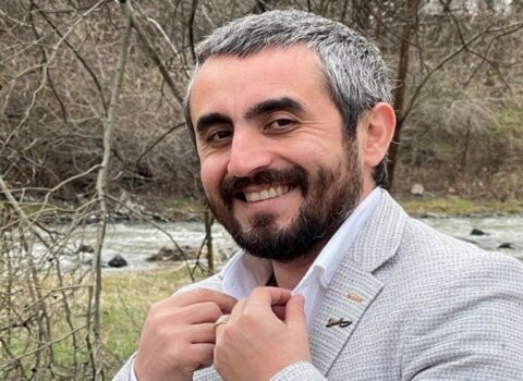 Tanınmış bloger 50 manata NARKOMAN axtarır – FOTO