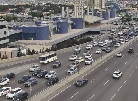 Bakının yollarında tıxac müşahidə edilir – SİYAHI