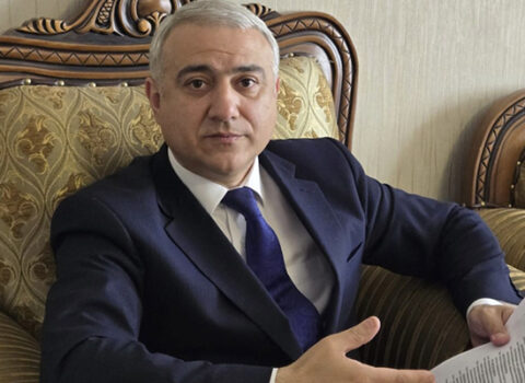 Sahibkarla Bakı Baş Gömrük İdarəsi arasında QALMAQAL – FOTO