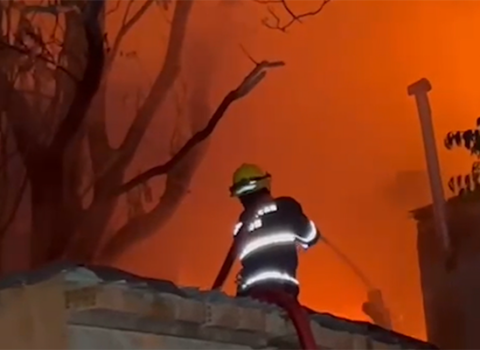 Bakıda güclü yanğın – Sakinlər təxliyə edilir- (Video)