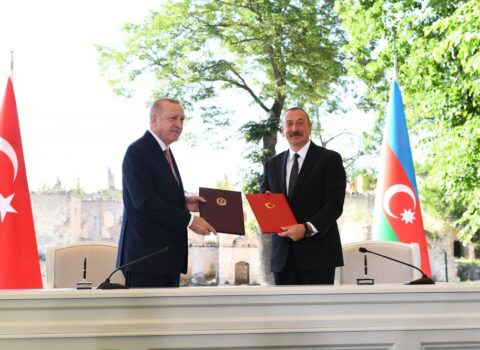 Türkiyəli analitiklərdən ŞOK: “İkitərəfli yox, üçtərəfli sülh sazişi imzalanmalıdır, əks halda Azərbaycan hərbi təhdidlərlə üzləşəcək”