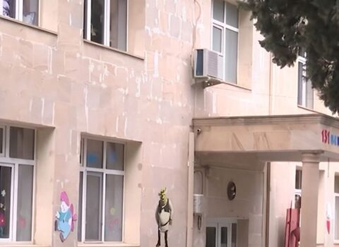 Bağçada uşaqlara xarab olmuş yeməklər verilir?
