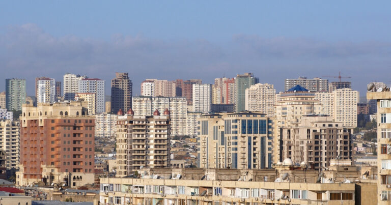 Bakıda bu bina sökülür: sakinlərə pul verilir, lakin… – FOTO