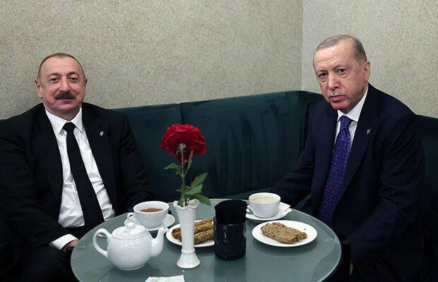İlham Əliyev Ərdoğanla görüşdü: yerlərini dəyişdilər… – FOTOLAR