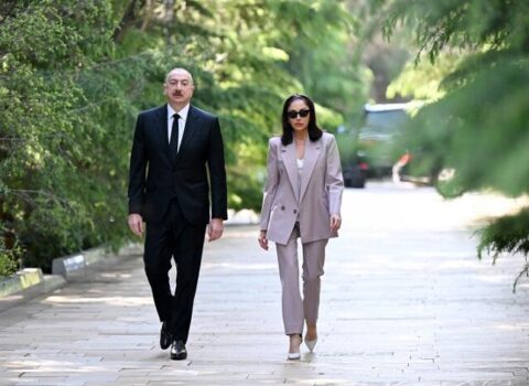 İlham Əliyev və Mehriban Əliyeva Ulu Öndər Heydər Əliyevin məzarını ziyarət etdilər