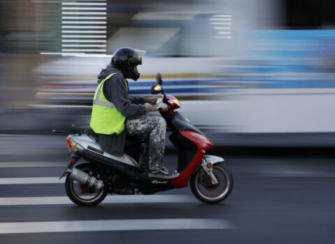 Moped sürücülərinin NƏZƏRİNƏ: Yeni qaydalar tətbiq oluna bilər