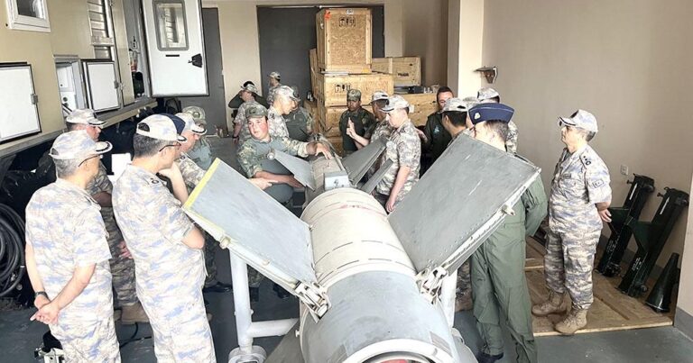 Türkiyəli prorektor Azərbaycanın döyüş gəmilərinə baxdı – FOTOLAR