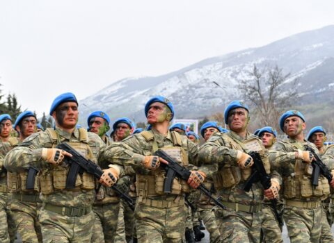 Zaxarovadan hərbçilərimizin paradda iştirakına münasibət