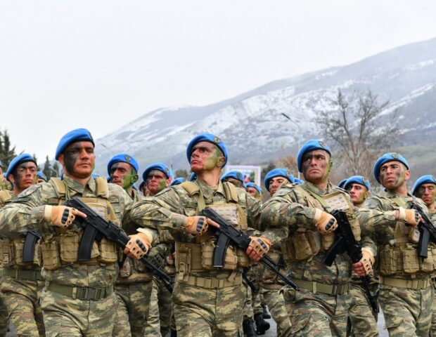 Zaxarovadan hərbçilərimizin paradda iştirakına münasibət