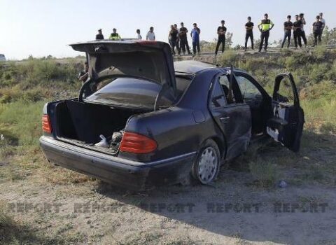Zaqatalada avtomobil ağaca çırpıldı: ölən var
