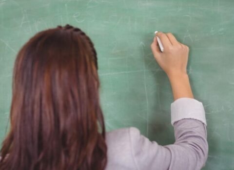 Müəllim vakansiyası adı altında FIRILDAQÇILIQ